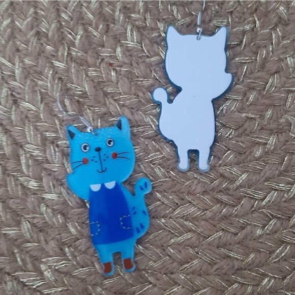 Cartoon Cat Dangling Whimsical Acrylic Earrings - Picture 4 of 6